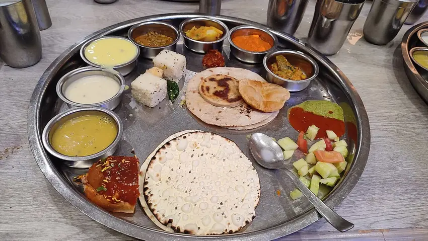 Unlimited Gujarati thali